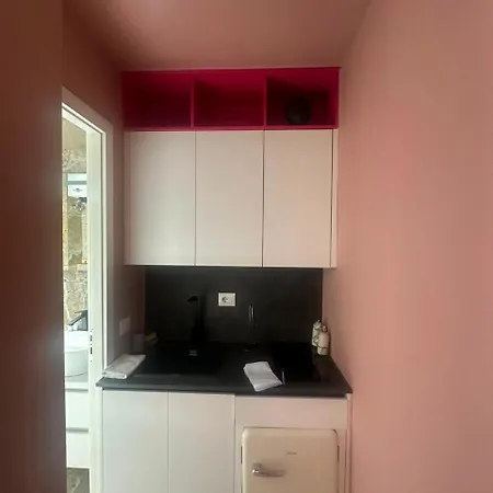 Pink Daire